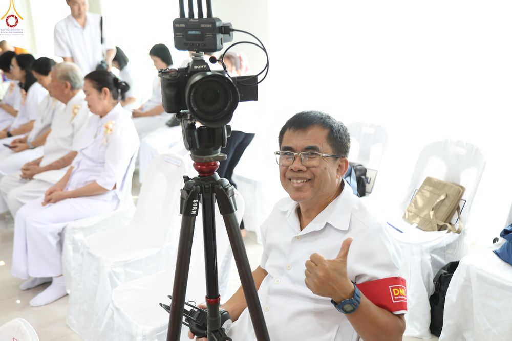 ภาพ No.301398:ภาพเบื้องหลังอาสาสมัครรวมใจ ชุดที่ 4 ในโครงการธรรมยาตรา กตัญญูบูชา มหาปูชนียาจารย์ พระมงคลเทพมุนี(สด จนฺทสโร) พระผู้ปราบมาร อนุสรณ์สถาน 7 แห่ง ปีที่ 14