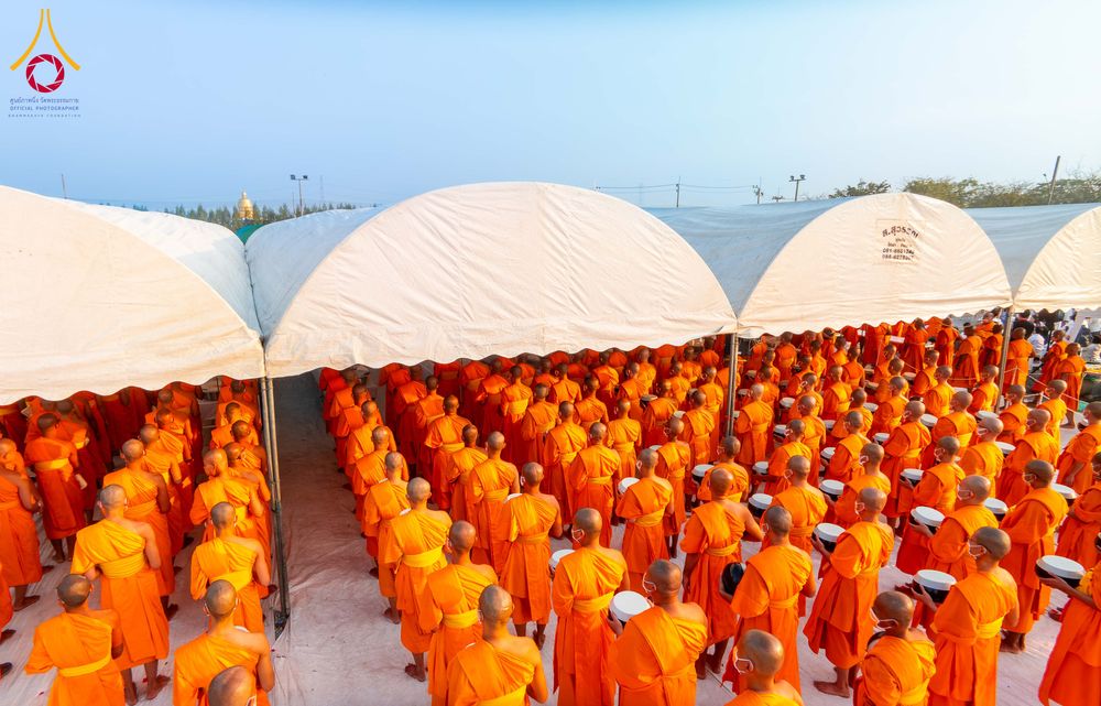 ภาพ No.298598:วันที่ 20 มกราคม พ.ศ. 2569 พิธีถวายภัตตาหารเป็นสังฆทาน แด่พระธรรมยาตรา ณ อนุสรณ์สถานบางปลา วัดบางปลา อำเภอบางเลน จังหวัดนครปฐม ในโครงการธรรมยาตรา กตัญญูบูชา มหาปูชนียาจารย์ พระมงคลเทพมุนี(สด จนฺทสโร) พระผู้ปราบมาร อนุสรณ์สถาน 7 แห่ง ปีที่ 14