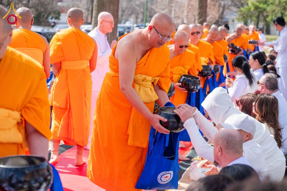 ภาพ No.319036:วันที่ 29 มีนาคม พ.ศ.2569 พิธีทอดผ้าป่าวัดพระธรรมกาย 20 ศูนย์สาขา และการประชุมภาคพื้นอเมริกา ไตรมาสที่ 1/2569 วัดพระธรรมกายชิคาโก ประเทศสหรัฐอเมริกา