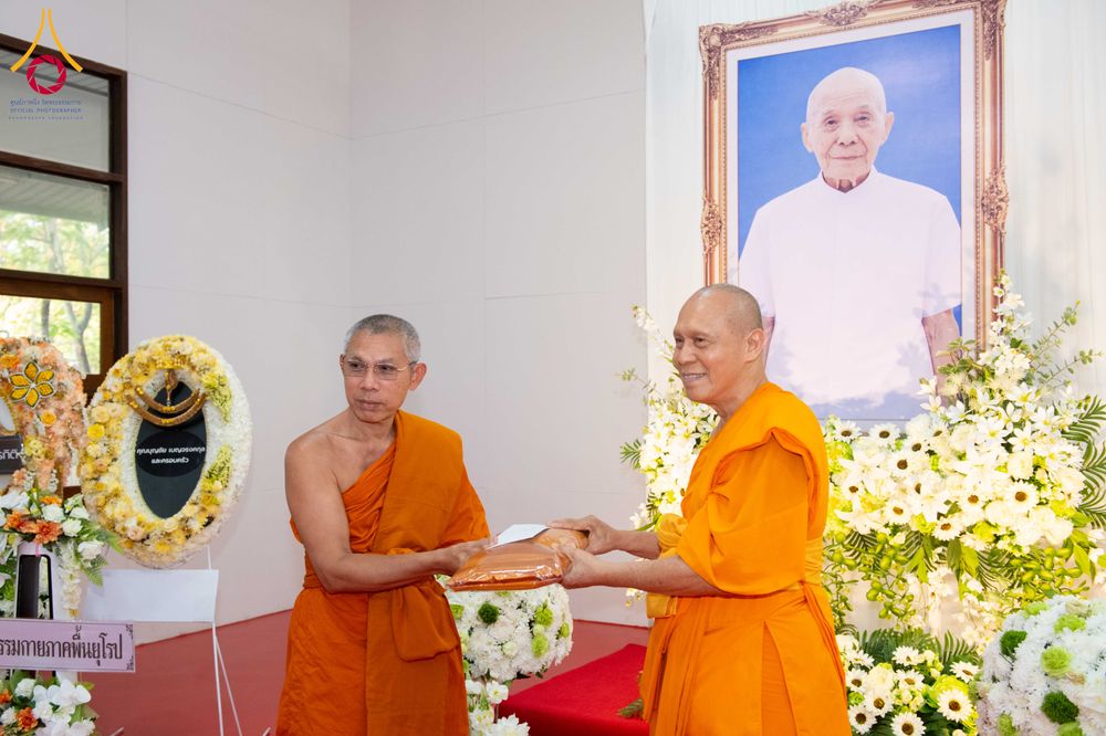 ภาพ No.314872:วันอาทิตย์ที่ 22 มีนาคม พ.ศ. 2569 พิธีบำเพ็ญกุศล คุณพ่อณรงค์ จินตมากุล  สิริอายุ 99 ปี 11 เดือน โยมบิดา พระครูปลัดรัตนวีรวัฒน์ (รังสฤษดิ์ อิทฺธิจินตโก) ที่ปรึกษาเจ้าคณะจังหวัดปทุมธานี เจ้าอาวาสวัดพระธรรมกาย  ณ ห้องปลูกศรัทธา 2 วัดพระธรรมกาย ปทุมธานี