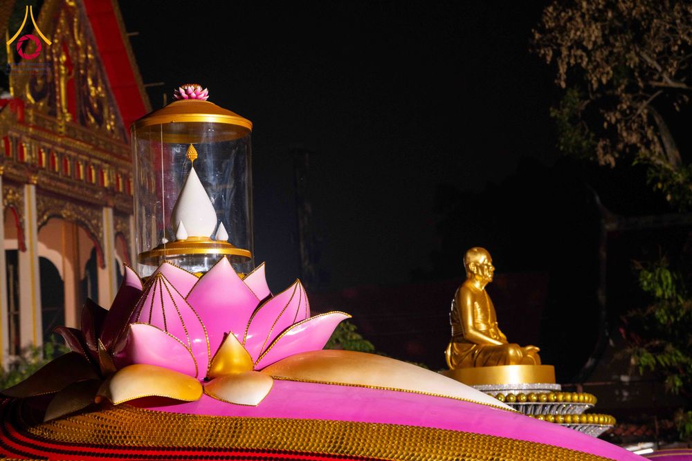 ภาพ No.297256:วันที่ 15 มกราคม พ.ศ.2569 พระธรรมยาตราปฏิบัติธรรมและถ่ายภาพหมู่ประวัติศาสตร์ อนุสรณ์สถานลำดับที่ 4 สถานที่เกิดด้วยกายธรรม  ณ วัดโบสถ์บน ต.บางคูเวียง จ.นนทบุรี ในโครงการธรรมยาตรา กตัญญูบูชา มหาปูชนียาจารย์ พระมงคลเทพมุนี(สด จนฺทสโร) พระผู้ปราบมาร อนุสรณ์ส