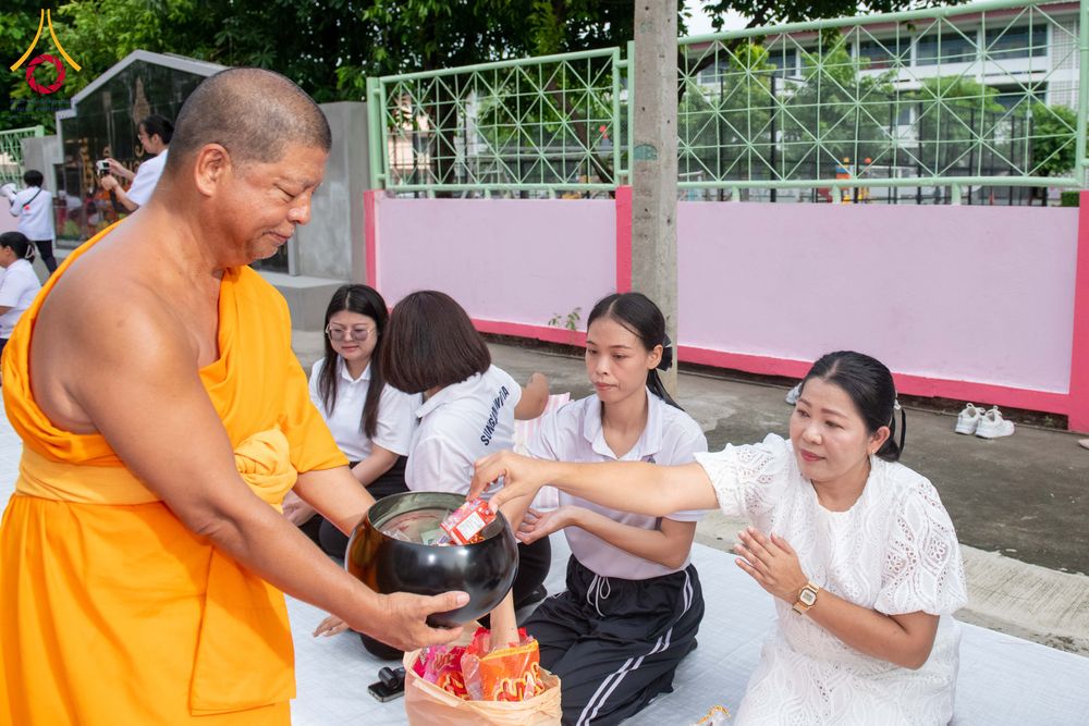 ภาพ No.342569:วันที่ 5 สิงหาคม พ.ศ. 2569  กิจกรรมตักบาตรโครงการรักความดี เพื่อเผยแผ่งานพระพุทธศาสนา  ศูนย์คมนาคม วัดพระธรรมกาย ณ โรงเรียนสังข์อ่ำ อ.คลองหลวง จ.ปทุมธานี