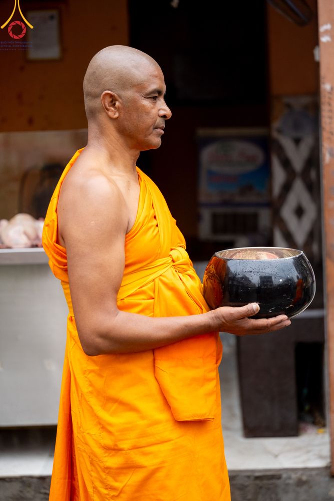 ภาพ No.317150:วันจันทร์ที่ 30 มีนาคม พ.ศ.2569 จาริกบิณฑบาตสยมภูนาทสู่พระราชวังหนุมานโดกา ประเทศเนปาล