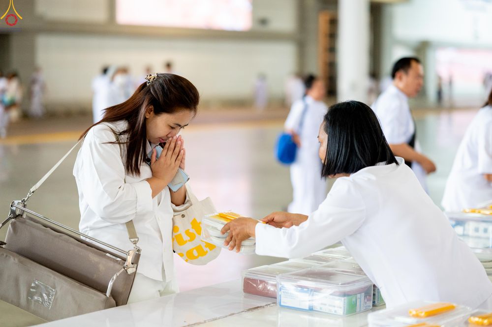ภาพ No.341808:วันพุธที่ 29 กรกฎาคม พ.ศ. 2569 พิธีถวายผ้าอาบน้ำฝน เทียนพรรษาและประทีปโคมไฟ ณ ห้องแก้วสารพัดนึก 2 สภาธรรมกายสากล วัดพระธรรมกาย