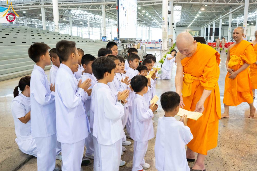 ภาพ No.308648:วันที่ 1 กุมภาพันธ์ พ.ศ. 2569 พิธีรับประกาศนียบัตร และพระของขวัญพระธรรมยาตรา ณ สภาธรรมกายสากล วัดพระธรรมกาย จ.ปทุมธานี