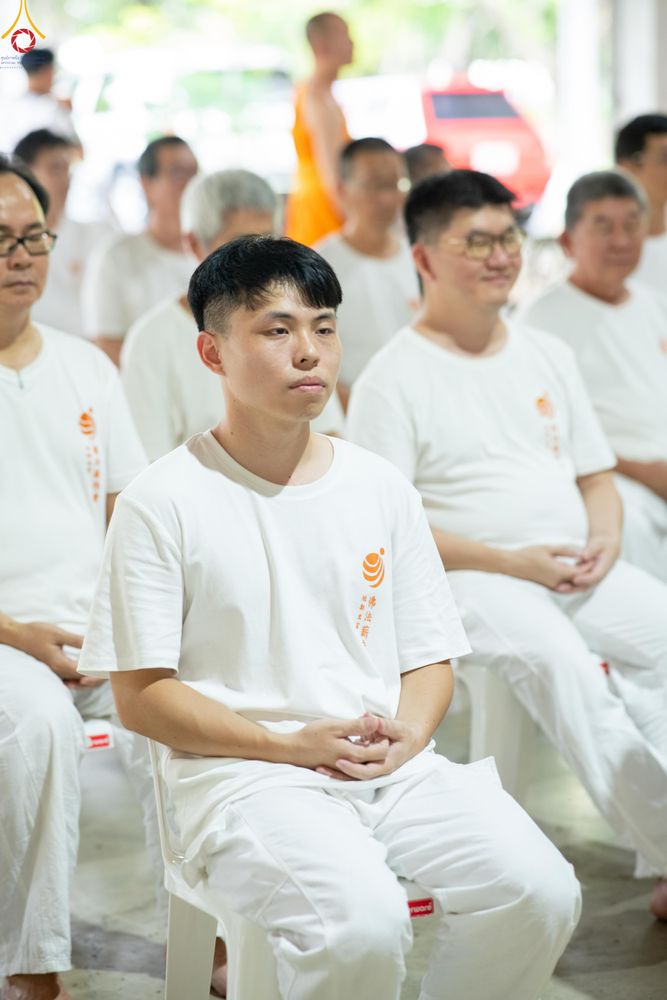 ภาพ No.338239:วันอาทิตย์ที่ 5 กรกฎาคม พศ.2569 พิธีตัดปอยผมธรรมทายาทนานาชาติ IDOP รุ่นที่ 21 จากประเทศจีน มาเลเซีย สิงคโปร์ และไต้หวัน ณ โถงช้าง วัดพระธรรมกาย