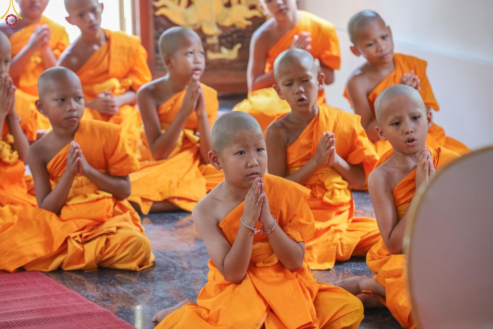 ภาพ No.317987:วันพฤหัสบดีที่ 2 เมษายน พ.ศ.2569 พิธีปลงผม , พิธีขอขมามอบบาตรและผ้าไตร , พิธีบรรพชาสามเณร จำนวน 28 รูป   ณ วัดโซกเป็ดอภิญญาโณ ต.เมืองเก่า อ.เมือง จ.สุโขทัย