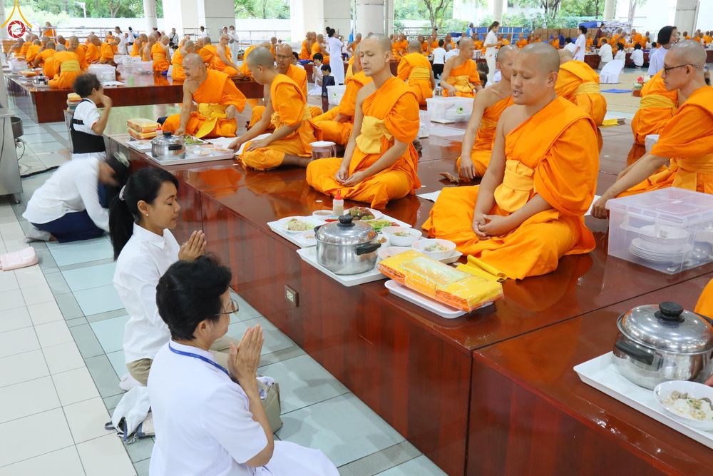ภาพ No.337452:วันจันทร์ที่ 29 มิถุนายน พ.ศ.2569 (วันพระขึ้น 15 ค่ำ เดือน 8) พิธีบุพเปตพลี ครั้งที่ 184 ณ หอฉันคุณยายอาจารย์ฯ  พิธีสวดธัมมจักกัปปวัตนสูตร ครบ 8,495,000,000 จบ ณ มหาวิหารคด วัดพระธรรมกาย