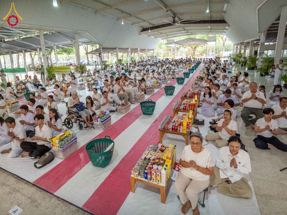 ภาพ No.322903:วันอาทิตย์ที่ 19 เมษายน พ.ศ. 2569 ตักบาตรฉลองพระใหม่ โครงการบรรพชาและอุปสมบทหมู่ รุ่นบูชาธรรม 82 ปี หลวงพ่อธัมมชโย ณ อาคารโถงช้าง สำนักงานใหญ่