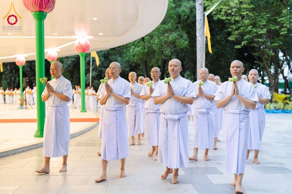 ภาพ No.286450:วันเสาร์ที่ 12 กรกฏาคม พ.ศ.2568 พิธีบรรพชาอุปสมบท  โครงการบรรพชาอุปสมบทหมู่ ธรรมทายาทนานาชาติ(ภาคภาษาจีน), โครงการบรรพชาสามเณร โรงเรียนนานาชาติ รุ่นที 14