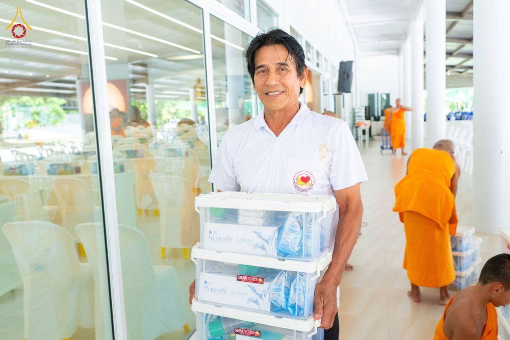 ภาพ No.337006:วันเสาร์ที่ 27 มิถุนายน พ.ศ. 2569 พิธีตักบาตรแด่คณะสงฆ์ 323 วัด 4 จังหวัดชายแดนภาคใต้ พิธีถวายสังฆทานแด่คณะสงฆ์ 323 วัด ปีที่ 22 ครั้งที่ 186 พิธีมอบกองทุนหนุนแรงใจช่วยครูใต้ ปีที่ 19 ครั้งที่ 149 และพิธีทำบุญอุทิศส่วนกุศลให้ผู้วายชนม์ ณ ศูนย์ปฏิบัติธรรม