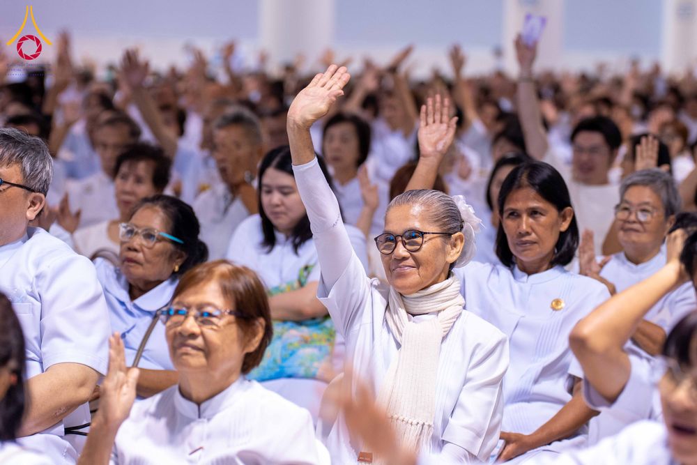 ภาพ No.337951:วันอาทิตย์ต้นเดือน 5 กรกฎาคม พ.ศ.2569 สัมมนาพิเศษ พิธีมอบพระของขวัญ ณ ห้องแก้วสารพัด1 วัดพระธรรมกาย