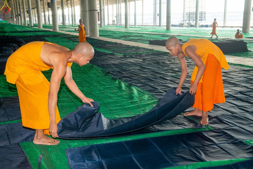 ภาพ No.322344:วันที่ 16 เมษายน พ.ศ.2569 การจัดเตรียมเบาะรองนอน เช็ดทำความสะอาด  เพื่องานถวายมหาสังฆทาน 40,000 กว่าวัดทั่วประเทศ วันคุ้มครองโลก 22 เมษายน พ.ศ.2569 วัดพระธรรมกาย