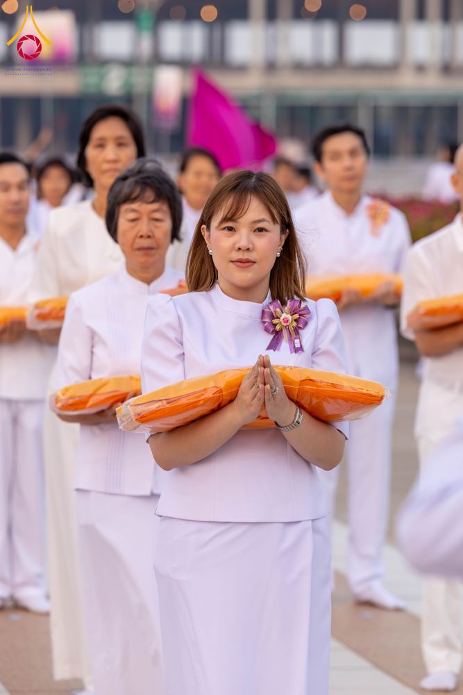 ภาพ No.319606:วันเสาร์ที่ 4 เมษายน พ.ศ.2569 พิธีขอขมา มอบผ้าไตร และถวายบาตรแด่นาคธรรมทายาท ในโครงการบรรพชาสามเณรฟื้นฟูพระพุทธศาสนาทั่วไทย โครงการหน่อแก้วเปรียญธรรม รุ่นที่ 14 โครงการสามเณรยุวธรรมทายาท รุ่นที่ 34 โครงการสามเณรมัชฌิมธรรมทายาท รุ่นที่ 30 ณ สภาธรรมกายสากล