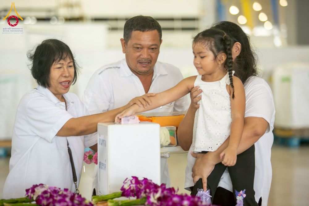 ภาพ No.256933:วันที่ 5 ตุลาคม พ.ศ. 2568 พิธีตักบาตร ข้าวสารอาหารแห้ง ณ บ้านแก้วเรือนทองคุณยายฯ สภาธรรมกายสากล วัดพระธรรมกาย