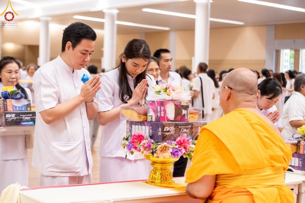ภาพ No.145399:พิธีถวายผ้าอาบน้ำฝนและประทีปโคมไฟ ณ สภาธรรมกายสากล วัดพระธรรมกาย วันเสาร์ที่ 20 กรกฎาคม พ.ศ. 2567