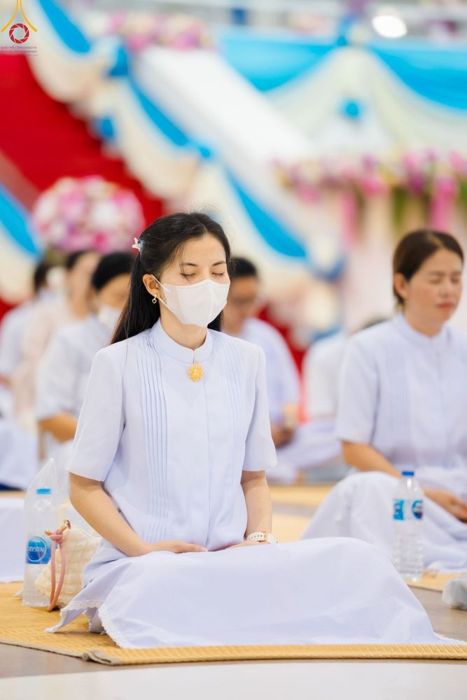 ภาพ No.87003:พิธีตักบาตร , พิธีบูชาข้าวพระ , พิธีจุดเทียนใจ ไฟนิรันดร์ อนันตชัย ในวันอาทิตย์ต้นเดือน 3 กันยายน พ.ศ. 2566 ณ วัดพระธรรมกาย