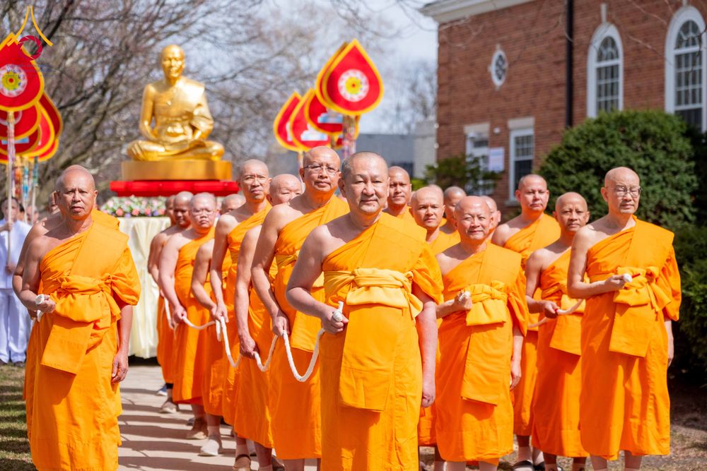 ภาพ No.319097:วันที่ 29 มีนาคม พ.ศ.2569 พิธีอัญเชิญรูปหล่อพระมงคลเทพมุนี (สด จนฺทสโร) ประดิษฐาน ณ ห้องปฏิบัติธรรม “มงคลรัตนโชติ”  วัดพระธรรมกายชิคาโก ประเทศสหรัฐอเมริกา