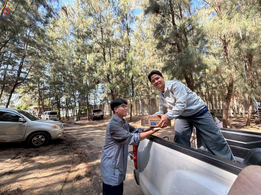 ภาพ No.300482:ภาพเบื้องหลังอาสาสมัครรวมใจ ชุดที่ 3 ในโครงการธรรมยาตรา กตัญญูบูชา มหาปูชนียาจารย์ พระมงคลเทพมุนี(สด จนฺทสโร) พระผู้ปราบมาร อนุสรณ์สถาน 7 แห่ง ปีที่ 14