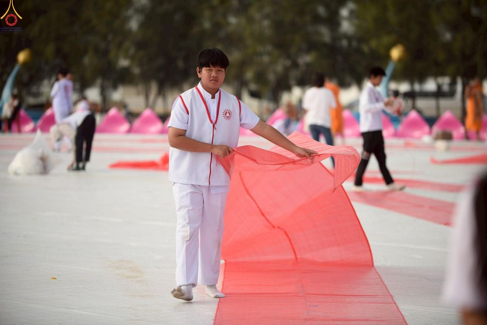 ภาพ No.306733:ภาพเบื้องหลังอาสาสมัครรวมใจ ชุดที่ 5 ในโครงการธรรมยาตรา กตัญญูบูชา มหาปูชนียาจารย์ พระมงคลเทพมุนี(สด จนฺทสโร) พระผู้ปราบมาร อนุสรณ์สถาน 7 แห่ง ปีที่ 14