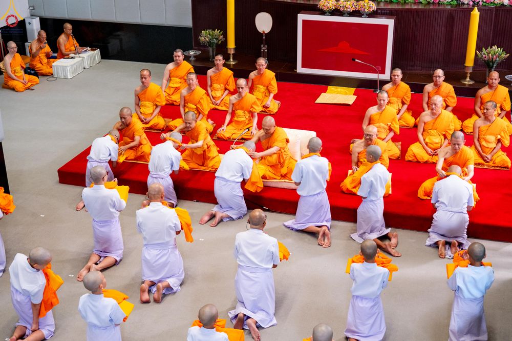 ภาพ No.338902:วันที่ 11 กรกฎาคม พศ.2569 พิธีบรรพชาอุปสมบท โครงการอุปสมบทหมู่ธรรมทายาทนานาชาติ  IDOP รุ่นที่ 21 (ภาษาจีน)  จากประเทศจีน มาเลเซีย สิงคโปร์ และไต้หวัน , โครงการบรรพชาสามเณรโรงเรียนนานาชาติ รุ่นที่ 15