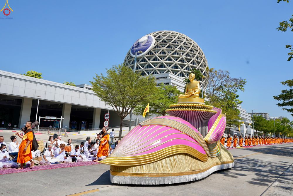 ภาพ No.304610:วันที่ 25 มกราคม พ.ศ. 2569 พิธีต้อนรับพระธรรมยาตรา (ภาพชุดที่ 2) รร.สามัคคีราษฏร์บำรุง-วัดพระธรรมกาย ในโครงการธรรมยาตรา กตัญญูบูชา มหาปูชนียาจารย์ พระมงคลเทพมุนี(สด จนฺทสโร) พระผู้ปราบมาร อนุสรณ์สถาน 7 แห่ง ปีที่ 14