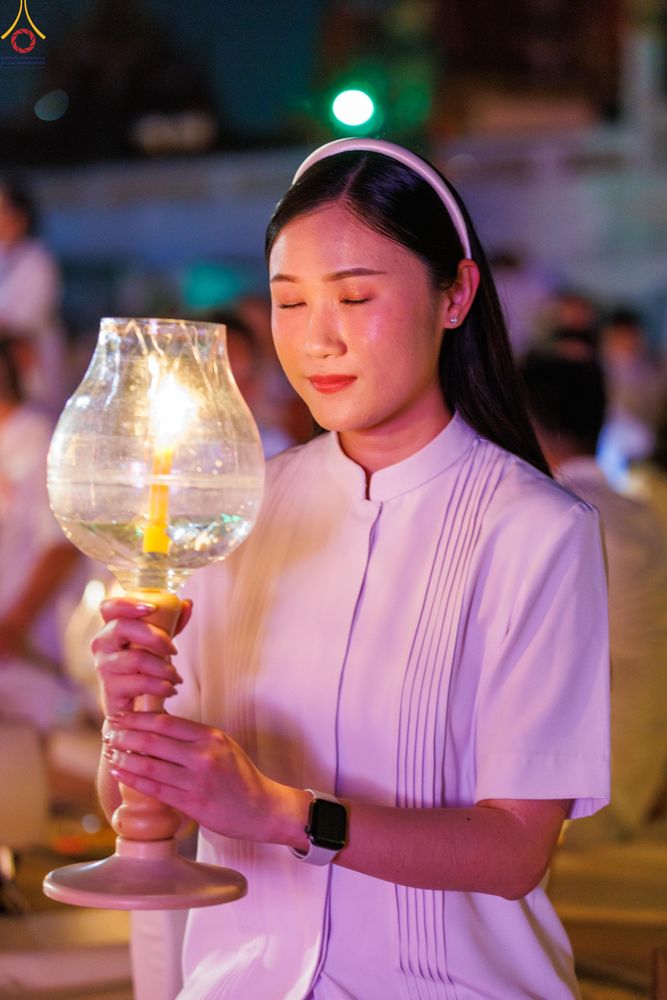 ภาพ No.297180:วันที่ 17 มกราคม พ.ศ. 2569 พิธีจุดประทีปถวายเป็นพุทธบูชา และบูชาธรรมมหาปูชนียาจารย์ (ภาพชุดที่ 2) ณ วัดโบสถ์บน ต.บางคูเวียง จ.นนทบุรี อนุสรณ์สถานลำดับที่ 4 สถานที่เกิดด้วยกายธรรม ในโครงการธรรมยาตรา กตัญญูบูชา มหาปูชนียาจารย์ พระมงคลเทพมุนี(สด จนฺทสโร) พร