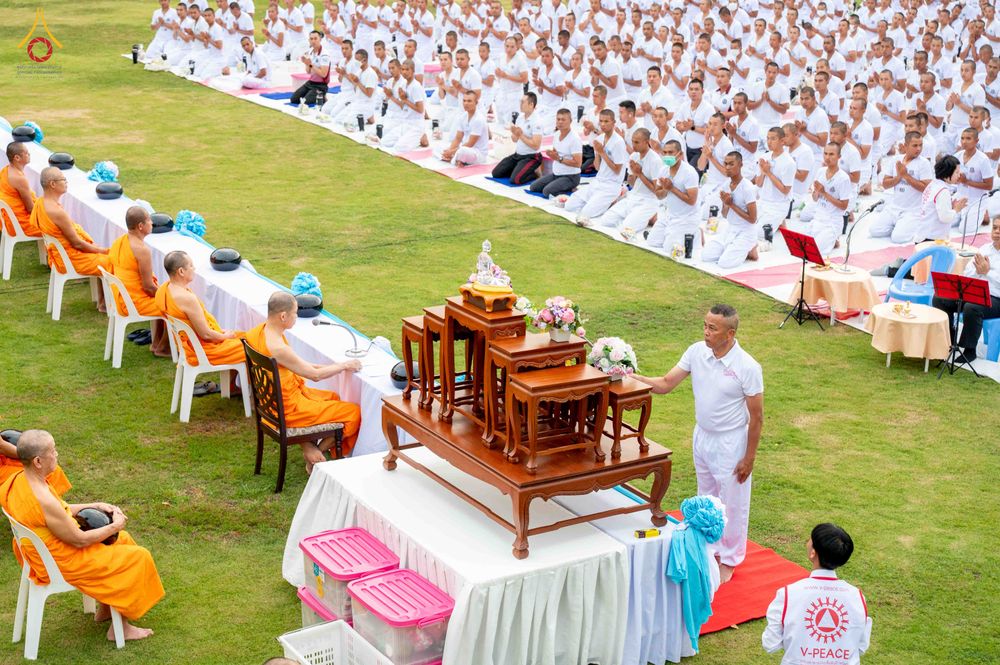 ภาพ No.340953:วันที่ 26 กรกฎาคม พ.ศ. 2569 โครงการพัฒนาคุณธรรม จริยธรรม สำหรับนักเรียนนายสิบตำรวจ (นสต.) รุ่นที่ 17 ศูนย์ฝึกอบรมตำรวจภูธรภาค 1 ได้จัดกิจกรรม ตักบาตรเพื่อน้อมอุทิศถวายเพื่อเป็นพระราชกุศลฯ  และปฏิบัติธรรม ติวธรรมมะ ณ ศูนย์ปฏิบัติธรรมเวิล์ดพีช วัลเล่ย์ (Wo