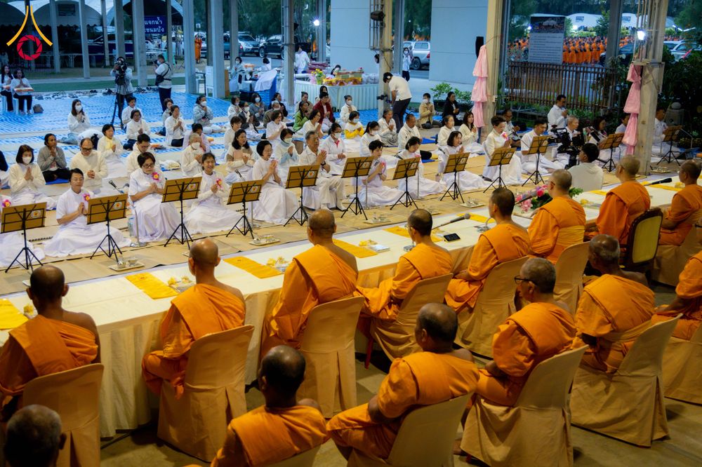 ภาพ No.293487:วันที่ 13 มกราคม พ.ศ. 2569 พิธีถวายภัตตาหารเป็นสังฆทาน แด่พระธรรมยาตรา ณ อนุสรณ์สถานมหาวิหารพระมงคลเทพมุนี (โลตัสแลนด์) อ.สองพี่น้อง จ.สุพรรณบุรี ในโครงการธรรมยาตรา กตัญญูบูชา มหาปูชนียาจารย์ พระมงคลเทพมุนี(สด จนฺทสโร) พระผู้ปราบมาร อนุสรณ์สถาน 7 แห่ง ปี