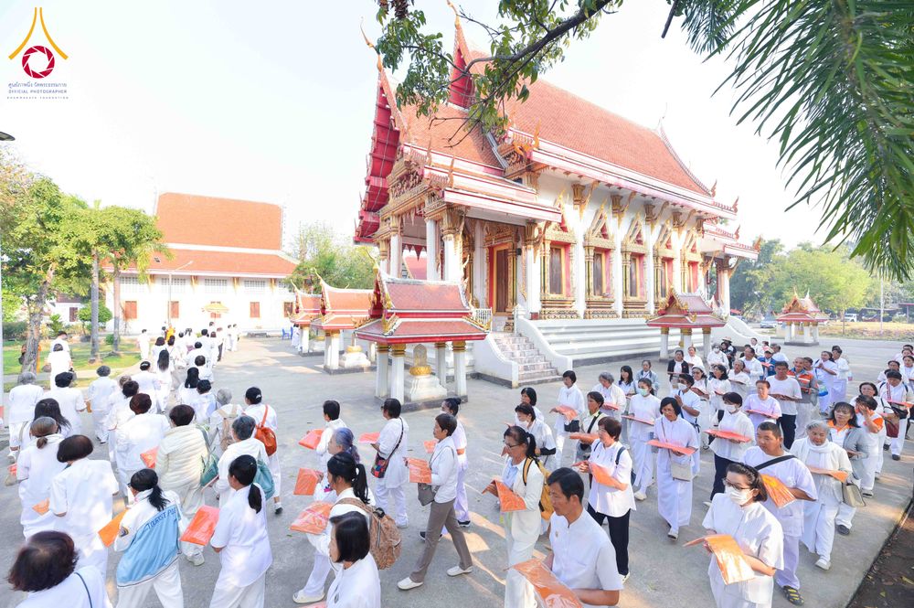 ภาพ No.296370:วันที่ 16 มกราคม พ.ศ. 2569 พิธีทอดผ้าป่าทำนุบำรุงศาสนสถาน ณ วัดโพธิ์เอน ต.บางขุนกอง อ.บางกรวย จ.นนทบุรี อนุสรณ์สถานลำดับที่ 4 สถานที่เกิดด้วยกายธรรม ในโครงการธรรมยาตรา กตัญญูบูชา มหาปูชนียาจารย์ พระมงคลเทพมุนี(สด จนฺทสโร) พระผู้ปราบมาร อนุสรณ์สถาน 7 แห่ง