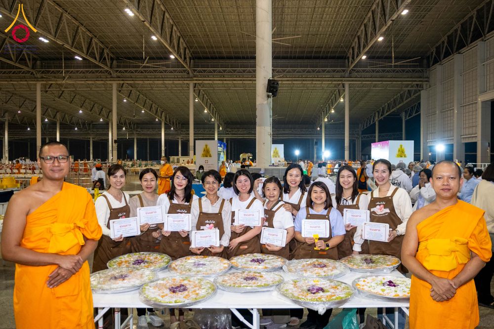 ภาพ No.303800:วันที่ 28 มกราคม พ.ศ. 2569 พิธีถวายภัตตาหารเป็นสังฆทาน แด่พระธรรมยาตรา ณ วัดพระธรรมกาย  จังหวัดปทุมธานี ในโครงการธรรมยาตรา กตัญญูบูชา มหาปูชนียาจารย์ พระมงคลเทพมุนี(สด จนฺทสโร) พระผู้ปราบมาร อนุสรณ์สถาน 7 แห่ง ปีที่ 14