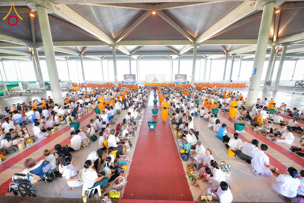 ภาพ No.320768:วันที่ 11 เมษายน พ.ศ.2569 พิธีตักบาตรฉลองสามเณรใหม่ โครงการบรรพชาสามเณรกล้าตะวัน ณ มหารัตนวิหาคด คอร์ 25 ชั้น 2 วัดพระธรรมกาย