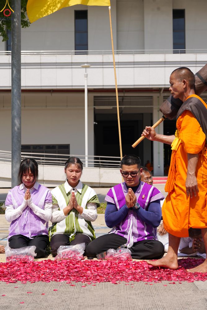 ภาพ No.304640:วันที่ 25 มกราคม พ.ศ. 2569 พิธีต้อนรับพระธรรมยาตรา (ภาพชุดที่ 2) รร.สามัคคีราษฏร์บำรุง-วัดพระธรรมกาย ในโครงการธรรมยาตรา กตัญญูบูชา มหาปูชนียาจารย์ พระมงคลเทพมุนี(สด จนฺทสโร) พระผู้ปราบมาร อนุสรณ์สถาน 7 แห่ง ปีที่ 14