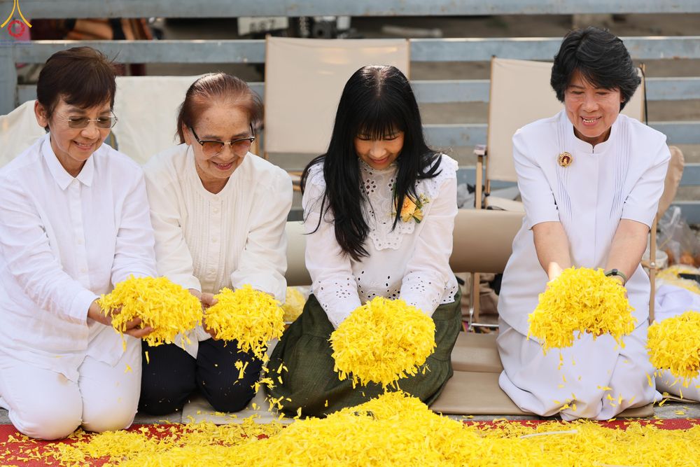 ภาพ No.294989:วันที่ 14 มกราคม พ.ศ. 2569 พิธีต้อนรับพระธรรมยาตรา อนุสรณ์สถานลำดับที่ 4  สถานที่เกิดด้วยกายธรรม ณ วัดโบสถ์บน ต.บางคูเวียง จ.นนทบุรี ในโครงการธรรมยาตรา กตัญญูบูชา มหาปูชนียาจารย์ พระมงคลเทพมุนี(สด จนฺทสโร) พระผู้ปราบมาร อนุสรณ์สถาน 7 แห่ง ปีที่ 14