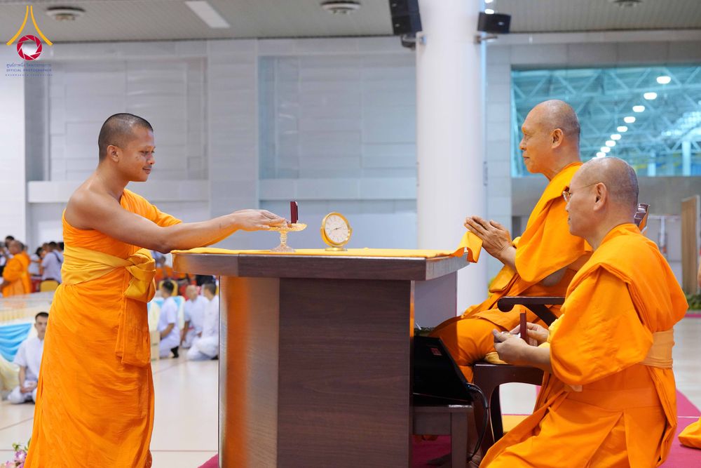 ภาพ No.337993:วันอาทิตย์ต้นเดือน 5 กรกฎาคม พ.ศ.2569 สัมมนาพิเศษ พิธีมอบพระของขวัญ ณ ห้องแก้วสารพัด1 วัดพระธรรมกาย