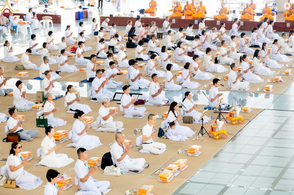 ภาพ No.328811:วันเสาร์ที่ 16 พฤษภาคม พ.ศ.2569 พิธีบุพเปตพลี ครั้งที่ 183 ร่วมอุทิศบุญแด่หมู่ญาติที่ล่วงลับไปแล้ว และสืบทอดอายุพระพุทธศาสนา ณ หอฉันคุณยายอาจารย์ฯ  วัดพระธรรมกาย