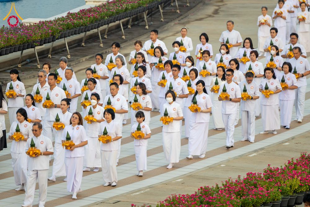 ภาพ No.319383:วันเสาร์ที่ 4 เมษายน พ.ศ.2569 พิธีขอขมา มอบผ้าไตร และถวายบาตรแด่นาคธรรมทายาท ในโครงการบรรพชาสามเณรฟื้นฟูพระพุทธศาสนาทั่วไทย โครงการหน่อแก้วเปรียญธรรม รุ่นที่ 14 โครงการสามเณรยุวธรรมทายาท รุ่นที่ 34 โครงการสามเณรมัชฌิมธรรมทายาท รุ่นที่ 30 ณ สภาธรรมกายสากล