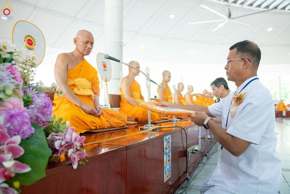 ภาพ No.348208:วันที่ 10 กันยายน พ.ศ.2569 พิธีสวดพระพุทธมนต์ และถวายภัตตาหารเป็นสังฆทาน เนื่องในวันครบ 26 ปี วันคล้ายละสังขาร คุณยายอาจารย์มหารัตนอุบาสิกาจันทร์ ขนนกยูง ณ หอฉันคุณยายอาจารย์ฯ วัดพระธรรมกาย