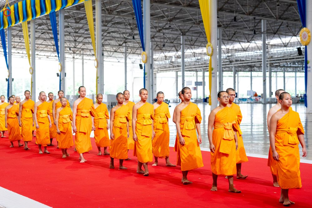 ภาพ No.338952:วันอาทิตย์ที่ 12 กรกฎาคม พ.ศ.2569 พิธีมุทิตาผู้สอบได้เปรียญธรรม ประโยค 1-2 ถึง ป.ธ.9 และ บ.ศ.1-2 ถึง บ.ศ.6 สำนักศาสนศึกษาวัดพระธรรมกาย ประจำปี 2569, พิธีมอบตราตั้งแต่งตั้งอาจารย์ใหญ่ สำนักศาสนศึกษาวัดพระธรรมกาย