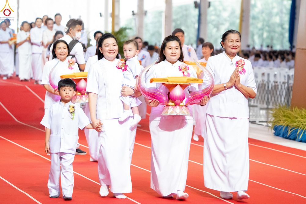ภาพ No.345618:วันพฤหัสบดีที่ 27 สิงหาคม พ.ศ.2569 พิธีทอดผ้าป่าเพื่อถวายอุปกรณ์สื่อโสตทัศน์ อาคาร 82 ปี หลวงพ่อธัมมชโย พิธีทอดผ้าป่าสมทบกฐินวัดพระธรรมกาย และสมทบกฐิน 30,000 กว่าวัดทั่วไทย ครั้งที่ 1 ประจำปี พุทธศักราช 2569 ณ วัดพระธรรมกาย ปทุมธานี