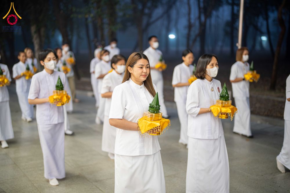 ภาพ No.298042:วันเสาร์ที่ 17 มกราคม พ.ศ. 2569 พิธีบรรพชาอุปสมบท โครงการอุปสมบทหมู่ บูชาธรรมครบ 117 ปี คุณยายอาจารย์มหารัตนอุบาสิกาจันทร์ ขนนกยูง  ณ อุโบสถพระไตรปิฎก วัดพระธรรมกาย