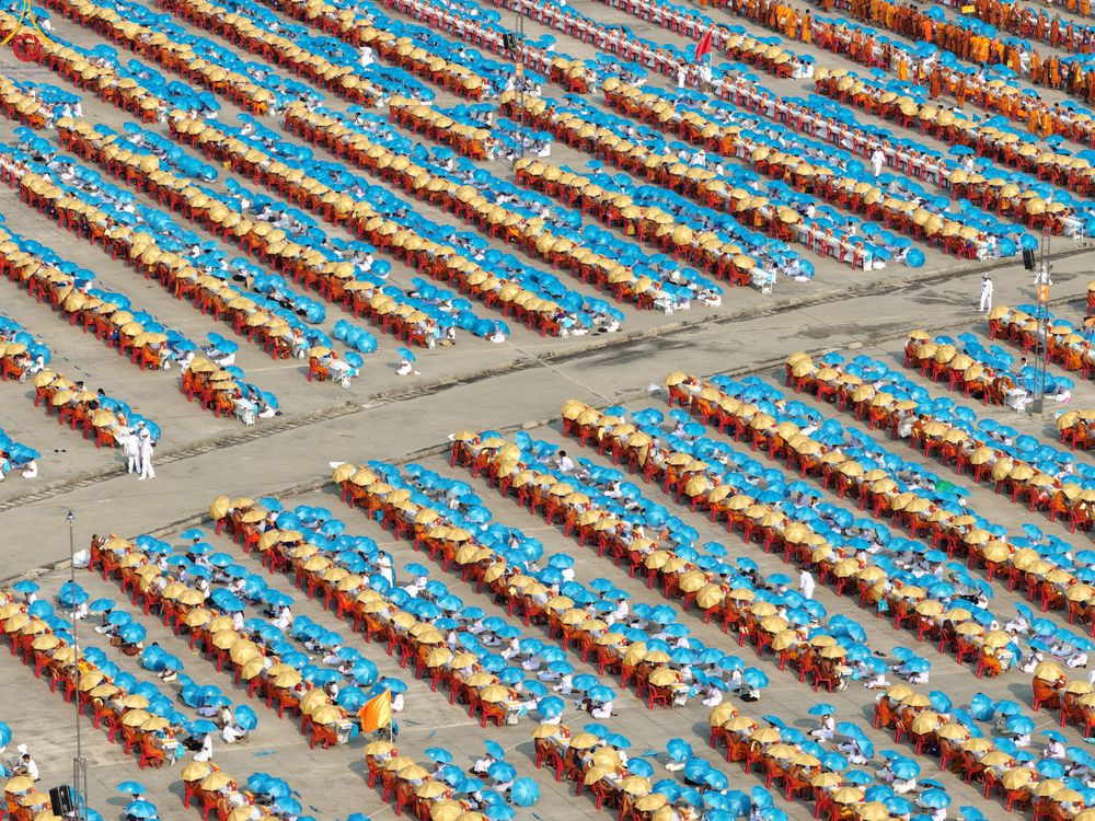 ภาพ No.323959:วันที่ 22 เมษายน พ.ศ.2569 (วันคุ้มครองโลก) พิธีถวายมหาสังฆทาน 40,000 กว่าวัดทั่วประเทศ ณ ลานธรรม พระมหาธรรมกายเจดีย์ วัดพระธรรมกาย