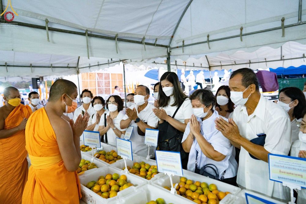 ภาพ No.71170:พิธีถวายภัตตาหารเป็นสังฆทาน แด่คณะพระธรรมยาตราฯ ในโครงการธรรมยาตราฯ ปีที่ 11 ณ อนุสรณ์สถานคลองบางนางแท่น อ.สามพราน จ.นครปฐม วันที่ 14 มกราคม พ.ศ. 2566