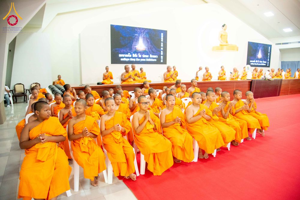 ภาพ No.321802:วันที่ 12 เมษายน พ.ศ.2569 ตักบาตรสงกรานต์ฉลองสามเณรใหม่  ณ ศูนย์ปฏิบัติธรรมระยอง(บ้านช่องลม)