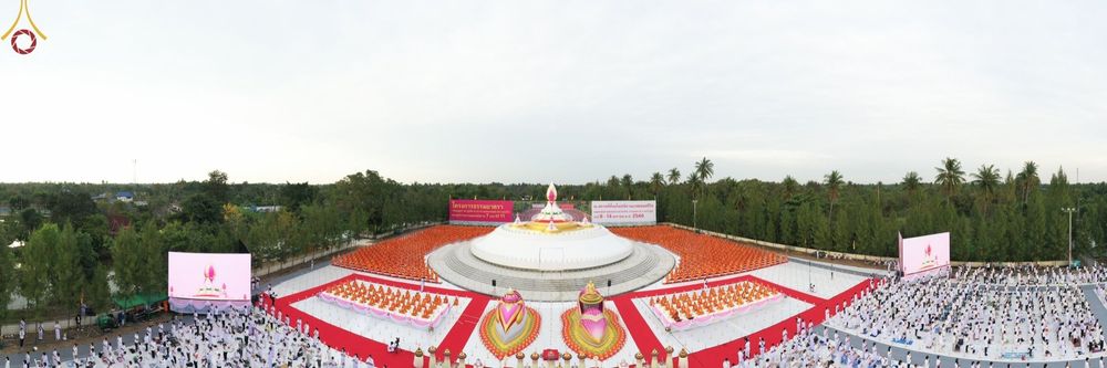 ภาพ No.70181:พิธีจุดประทีปถวายเป็นพุทธบูชา และบูชาธรรมมหาปูชนียาจารย์ ในโครงการธรรมยาตรากตัญญูบูชา มหาปูชนียาจารย์ พระมงคลเทพมุนี(สด จนฺทสโร) พระผู้ปราบมาร ปีที่ 11 ณ อนุสรณ์สถานลำดับที่ 2 สถานที่ตั้งมโนปณิธานบวชตลอดชีวิต อนุสรณ์สถานคลองบางนางแท่น อ.สามพราน จ.นครปฐม 