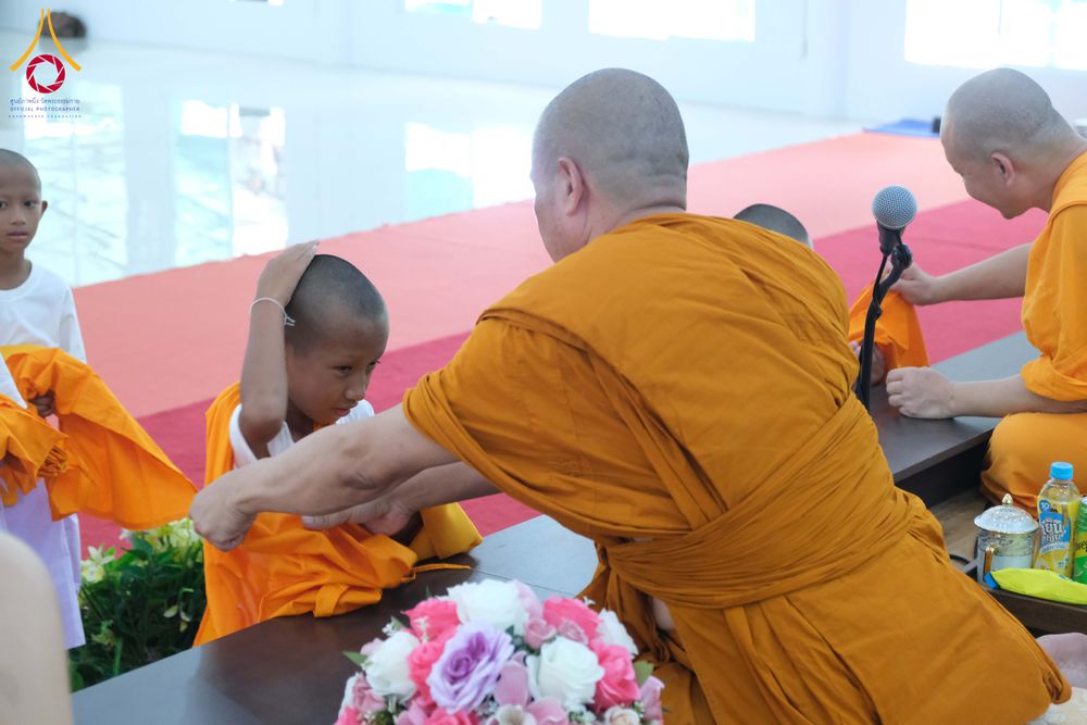 ภาพ No.319673:วันเสาร์ที่ 4 เมษายน พ.ศ.2569 พิธีขอขมา มอบผ้าไตร บรรพชาสามเณร ศูนย์อบรมเยาวชนนครปฐม