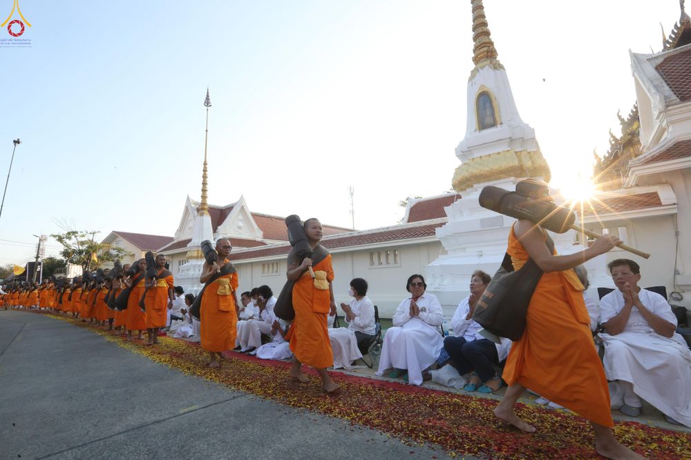 ภาพ No.295367:วันที่ 16 มกราคม พ.ศ. 2569 พิธีต้อนรับพระธรรมยาตรา อนุสรณ์สถานลำดับที่ 4 (ภาพชุดที่ 2) สถานที่เกิดด้วยกายธรรม ณ วัดโบสถ์บน ต.บางคูเวียง จ.นนทบุรี ในโครงการธรรมยาตรา กตัญญูบูชา มหาปูชนียาจารย์ พระมงคลเทพมุนี(สด จนฺทสโร) พระผู้ปราบมาร อนุสรณ์สถาน 7 แห่ง ปี