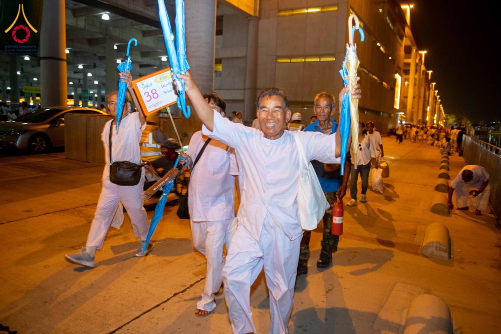 ภาพ No.324519:วันที่ 22 เมษายน พ.ศ.2569 (วันคุ้มครองโลก) บรรยากาศพระสังฆาธิการและสาธุชน การเดินทางกลับ งานถวายมหาสังฆทาน 40,000 กว่าวัดทั่วประเทศ วัดพระธรรมกาย