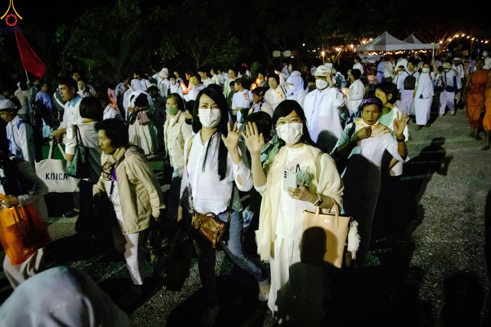 ภาพ No.292202:วันที่ 10 มกราคม พ.ศ. 2569 พิธีจุดประทีปถวายเป็นพุทธบูชา และบูชาธรรมมหาปูชนียาจารย์  ณ อนุสรณ์สถานคลองบางนางแท่น อ.สามพราน จ.นครปฐม ในโครงการธรรมยาตรา กตัญญูบูชา มหาปูชนียาจารย์ พระมงคลเทพมุนี(สด จนฺทสโร) พระผู้ปราบมาร อนุสรณ์สถาน 7 แห่ง ปีที่ 14