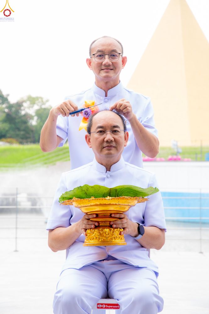 ภาพ No.330166:วันที่ 30 พฤษภาคม พ.ศ.2569 พิธีตัดปอยผมและปลงผม อุบาสกอุปสมบทอุทิศชีวิต 11 ท่าน ณ โบสถ์พระไตรปิฎก วัดพระธรรมกาย จังหวัดปทุมธานี